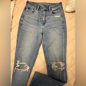 American Eagle Outfitters Women's Light Blue Ripped mom Jeans LONG